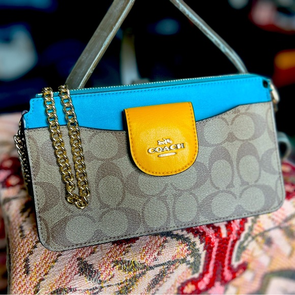 Coach chain clutch - Picture 4 of 4